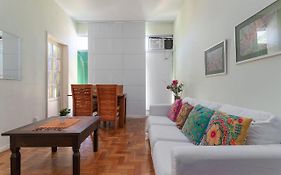 TOP - Apartamento com 2 Quartos em Ipanema com WIFI, lavanderia, ar, a pé para a Praia